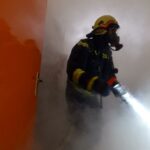 Vatrogasci u zadnji čas izvukli tinejdžericu iz zapaljenog stana u Varaždinu, četvero se otrovalo dimom