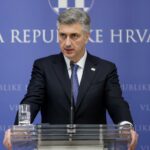Premijer za sve koji ‘usred ljeta’ spominju eko-bombu u Lici tvrdi da rade protiv Hrvatske. I još hrpa sramotnih ispada s presice