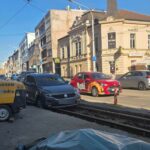 Foto. Totalni kolaps na Kvatriću. Automobil zaglavio na raskopanim tračnicama, tramvaji ne voze