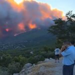 Video. U Grčkoj spašavaju hit ljetovalište, požar progutao 150 kuća, kanaderi bespomoćni zbog vjetra