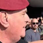 Video. Gnjevni Bulj u Kninu vikao da će pobacati ograde koje je postavila ‘zrinjevačka croissant bojna’