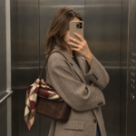 Uskoro će vam trebati! Pronašli smo ultra chic i praktičan način za nošenje kišobrana