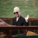 Svi pričaju o looku Phoebe Bridgers u Veneciji. Ne zbog Gucci kompleta, nego zbog neobrijanih nogu