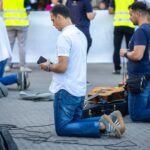 Foto. Molitelji opet na Trgu, jedna gospođa im poručila: ‘Nakon klečanja i molitve, za Liku hodajte’