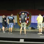 Foto. Netko je išarao grbove ratnih postrojbi kod Vjesnika, Boysi ih upravo saniraju, nastao prometni kaos