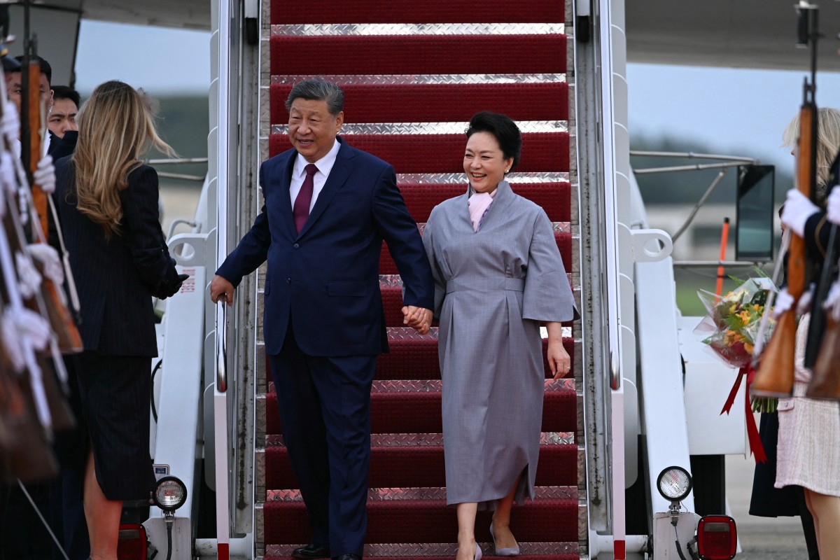 Svi pričaju o Trumpu, ali u problemu je i Xi: jedva hoda, ponaša se sve čudnije, na putovanjima ima bizarne prohtjeve