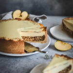Ovih dana možete isprobati recept za mileram tortu s nadjevom o jabuka i ganacheom od bijele čokolade