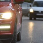 HAK podsjeća: od sutra su obvezna dnevna svjetla u prometu