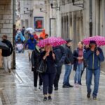 Zima nam kuca na vrata. Za blagdanski vikend temperature naglo padaju, stižu kiša, bura, možda i snijeg