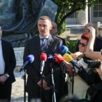 Plenković je baš otužno slab. Koalicijski partner mu zbog nacista napada MUP, on danima šuti