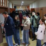 Kaos u Srbiji. Na biračko mjesto upalo 30 maskiranih muškaraca, članica odbora dobila šamar