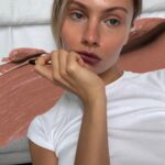 Top 7 smeđih ruževa zbog kojih ćemo ove jeseni zapostaviti klasični nude
