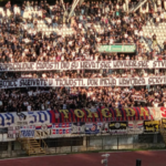 Foto. Torcida na Poljudu podigla transparent i prozvala medije: ‘Pedofile i ubojice skrivate u tajnosti’