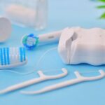 Oralno zdravlje: treba li zube prvo prati četkicom ili zubnim koncem?